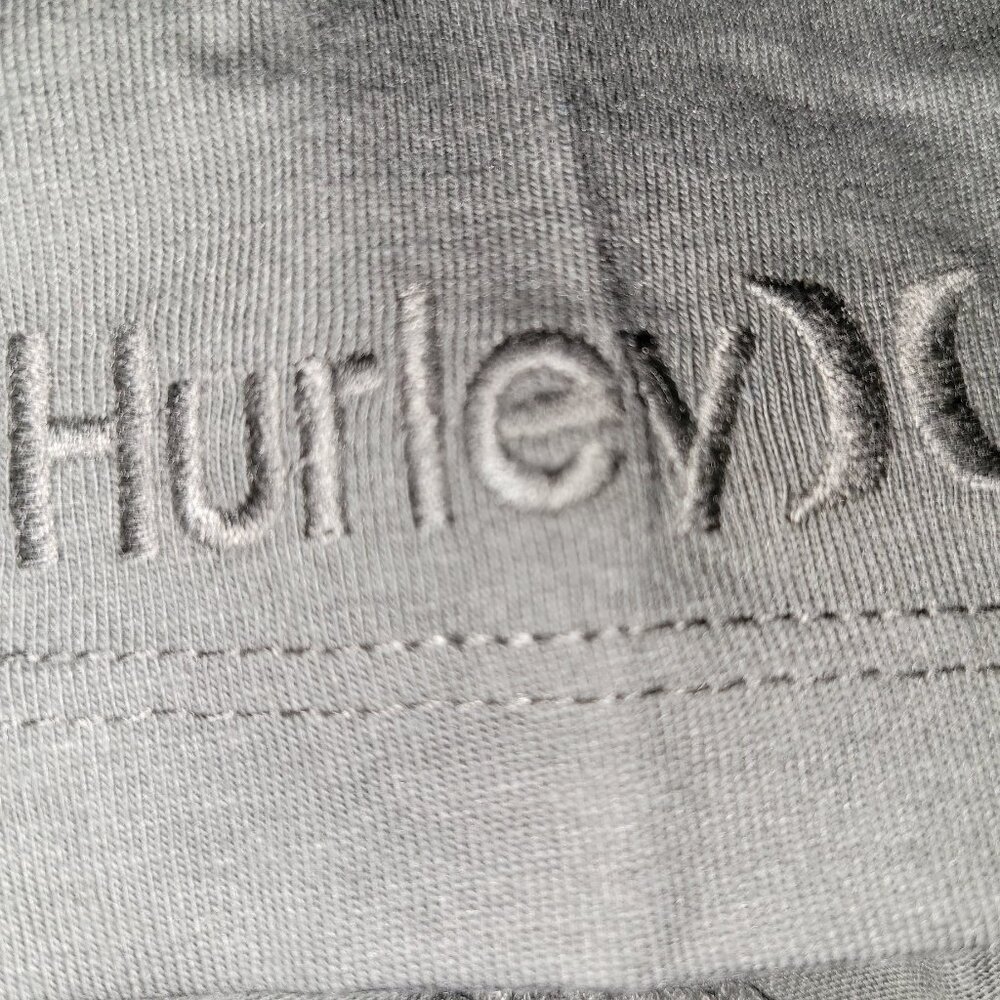 Hurley Men’s Olive Green Golf 2-button placket Polo Shirt - Size XL - NWOT - Picture 4 of 9